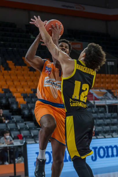 半场完成8 半场完成8